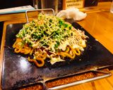 Foto del paso 10 de la receta: Variación de okonomiyaki con fideos Estilo Hiroshima Japonés  jirosimaiaqui🇺🇾🇯🇵お好み焼き（広島焼き）