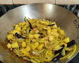 A picture of step 5 of Lauki ke Chilke ki Sabzi.