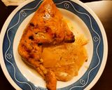 Foto del paso 7 de la receta: Pollo al limón y mantequilla con cama de cebolla y patatas al orégano