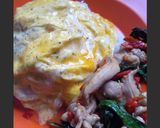 รูปขั้นตอนการทำที่ 3 ของ รวมกะเพรา ไข่ข้น ไข่ขยี้