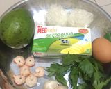 Foto langkah ke 1 dari resep Pasta Shirataki Prawns with Avocado Pesto / mie shirataki udang dan saus alpukat DEBM keto.