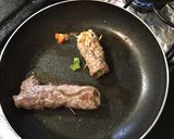 Foto del paso 3 de la receta: Rollitos de bistec con pimiento, zanahoria y queso