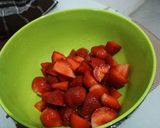 Foto langkah ke 1 dari resep Korean Strawberry Latte.