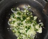 Foto langkah ke 1 dari resep Tumis Bombay-Cabe Ijo Cumi Asin.