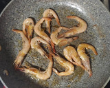 Foto del paso 2 de la receta: Puntillitas con salsa de pimientos asados y gambas
