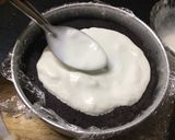 A picture of step 6 of Oreo Ice cream cake.