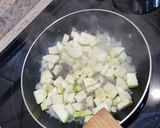Foto del paso 4 de la receta: Revuelto de calabacín al limón con patata cocida y cebolla