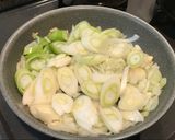 Foto langkah ke 2 dari resep Chicken Onion Rice Bowl 🍚#Maree.