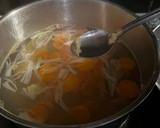 A picture of step 3 of Spinach Clear Soup.