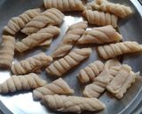 குள்குள்ஸ்(kulkuls recipe in tamil) ரெசிபி ஸ்டேப் 4 புகைப்படம்