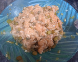 Foto del paso 2 de la receta: Tartar de salmón sobre pan de gamba con huevo de codorniz