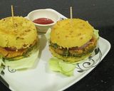 A picture of step 5 of Dhokla burger.