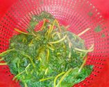 Foto del passaggio 5 della ricetta Frittata di borragine e giri con decorazioni pomodorini e Philad