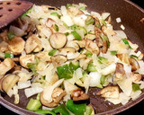 Foto del paso 7 de la receta: Jaiba Azul Chili Crab Thai Style en salsa cremosa de huevo
