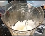 A picture of step 2 of Melon Shake.
