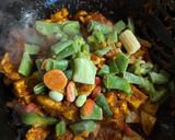Foto langkah ke 2 dari resep Red Thai Curry Chicken.
