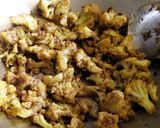 A picture of step 5 of Cauliflower fry.