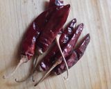 A picture of step 1 of Spicy Garlic chutney.