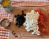 Foto del passaggio 3 della ricetta Cous cous con Galbanino, mais, mozzarella, olive nere, pomodori e tonno 🌽🫒🍅