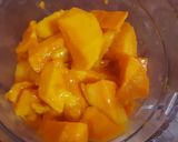 A picture of step 1 of Mango juice.