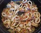 Foto del paso 3 de la receta: Habas con calamares bacon y huevo
