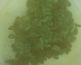 Foto langkah ke 2 dari resep Sayur bening Daun Kelor.