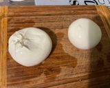 Une image de l'étape 7 de Salade de carottes, tomates et oignon rouge à la burrata et persil.