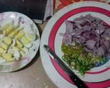 A picture of step 1 of Egg Pakorhay.