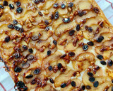 Foto del paso 6 de la receta: Tarta hojaldrada de manzana con nueces y pasas caramelizadas