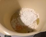 Une image de l'étape 2 de Cake lardons pruneaux gruyère et épices italiennes.