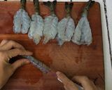 Foto langkah ke 2 dari resep Butterfly Prawn (udang goreng tepung).