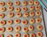 Foto langkah ke 5 dari resep Thumbprint cheese cookies.