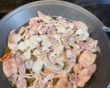 Foto del paso 3 de la receta: Arroz meloso de sepia, calamares y jurel en salazón(opcional)