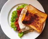 Hình bước làm 4 của món 🥪 Sandwich Sáng Nhanh Ngon Với Phô Mai Tươi Kiri, Trứng, & Bacon 🥓