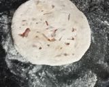 A picture of step 3 of Onion paratha.