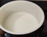 A picture of step 4 of Strawberry panna cotta.