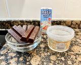 Foto del paso 1 de la receta: Semiesfera de chocolate rellena de crema ricotta a la naranja