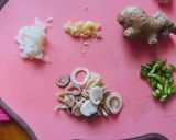 Hình bước làm 1 của món Soup măng tây nấm rơm cá lóc phile - ăn dặm