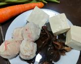 Foto langkah ke 1 dari resep Sup tahu putih jamur wortel very simple.