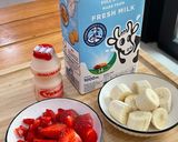 Foto langkah ke 1 dari resep Smoothies Pisang Stroberi.
