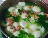 Foto langkah ke 3 dari resep Sup Bakso Ikan.
