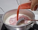 Foto langkah ke 3 dari resep Puding Susu Strawberry.