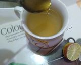 A picture of step 3 of Lemon, Ginger detox tea.