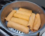 Foto langkah ke 4 dari resep Chicken Egg Rolls.
