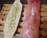 Foto del paso 2 de la receta: Bocadillo de tomate, jamón serrano y queso de cabra