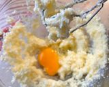 Foto langkah ke 2 dari resep Almond cream and raisin sweet bead.