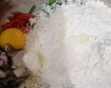 Gambar langkah 2 resipi Cucur Udang Geragau.