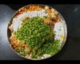 A picture of step 2 of Vegetarian Desi Burger.