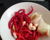 Foto langkah ke 2 dari resep Cumi-cumi pedas manis.