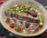 Une image de l'étape 5 de Carré de porc mariné au miel et tomates.